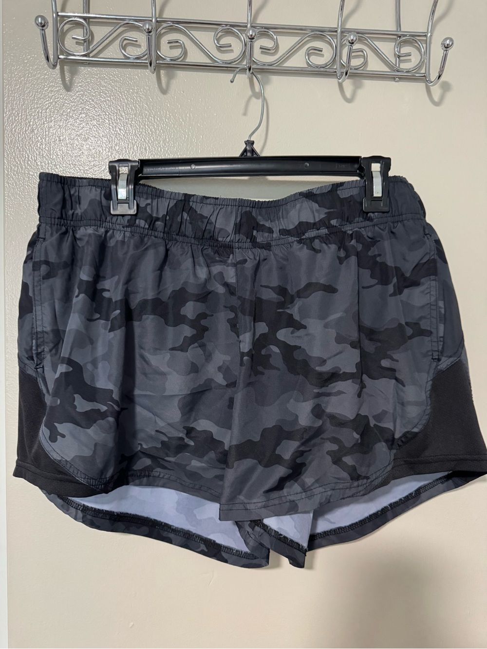 Athletic Works Women's Black and Gray Camo Athletic Shorts-XL